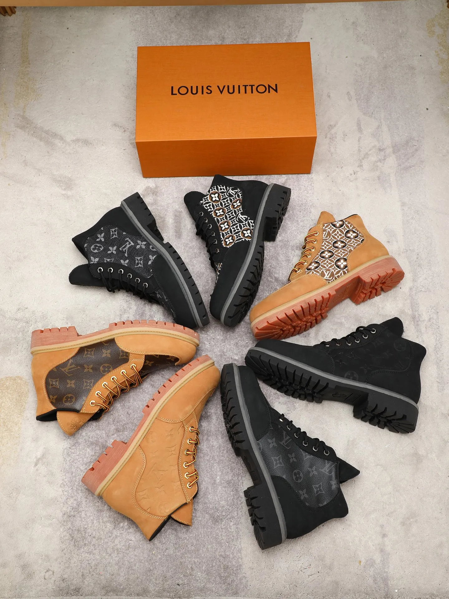 PP460 LOUIS VUITTON ss25 LV donkey brand new thick-soled lace-up big-toe shoes men's casual shoes high-top short boots. These boots are crafted from top-grain calf leather for a lightweight and comfortable fit. The thick EVA outsole is embellished with eye-catching ridges, and the trendy attitude of being both strong and soft makes it an everyday choice. ✔Upper: imported first-layer cowhide ✔Inner lining: sheep lining ✔Outsole: original molded outsole Size: 38-44 (45 customized)